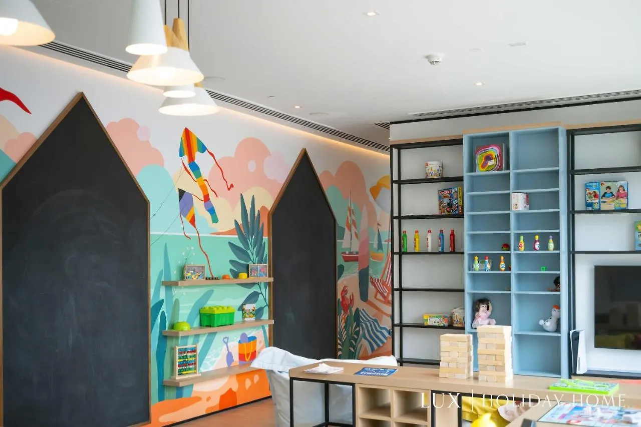 Lux The Vida Marina Residence 2 Dubai Apartment