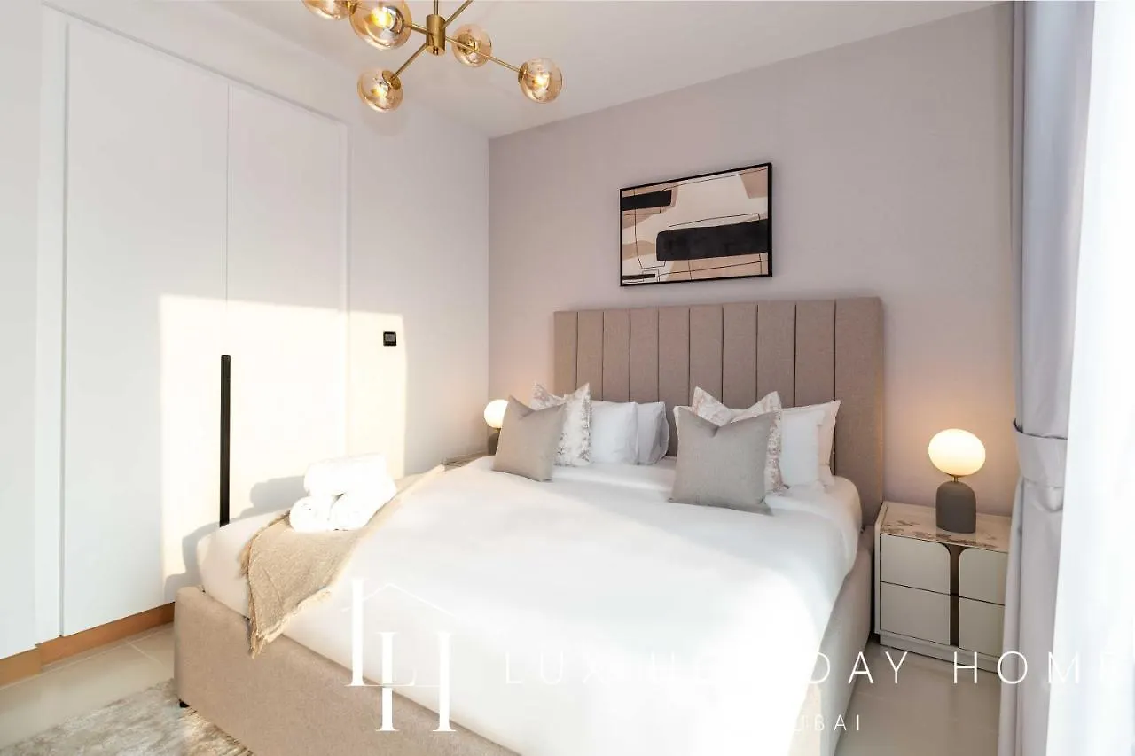 Lux The Vida Marina Residence 2 Dubai Apartment